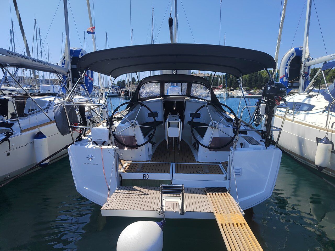 Sun Odyssey 349 – 3 cab. – Sailing yacht