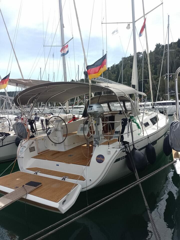Bavaria Cruiser 41 – 3 cab. – Sailing yacht