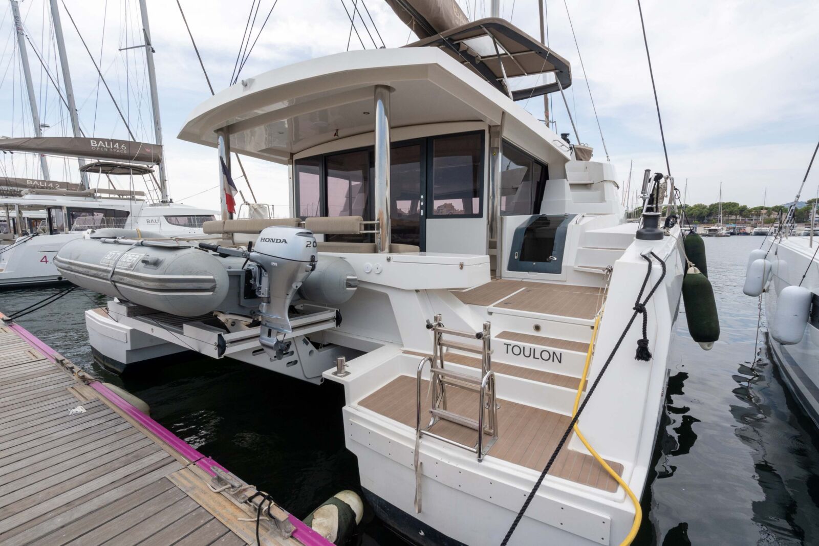 Bali 5.4 – 6 cab. – Catamaran