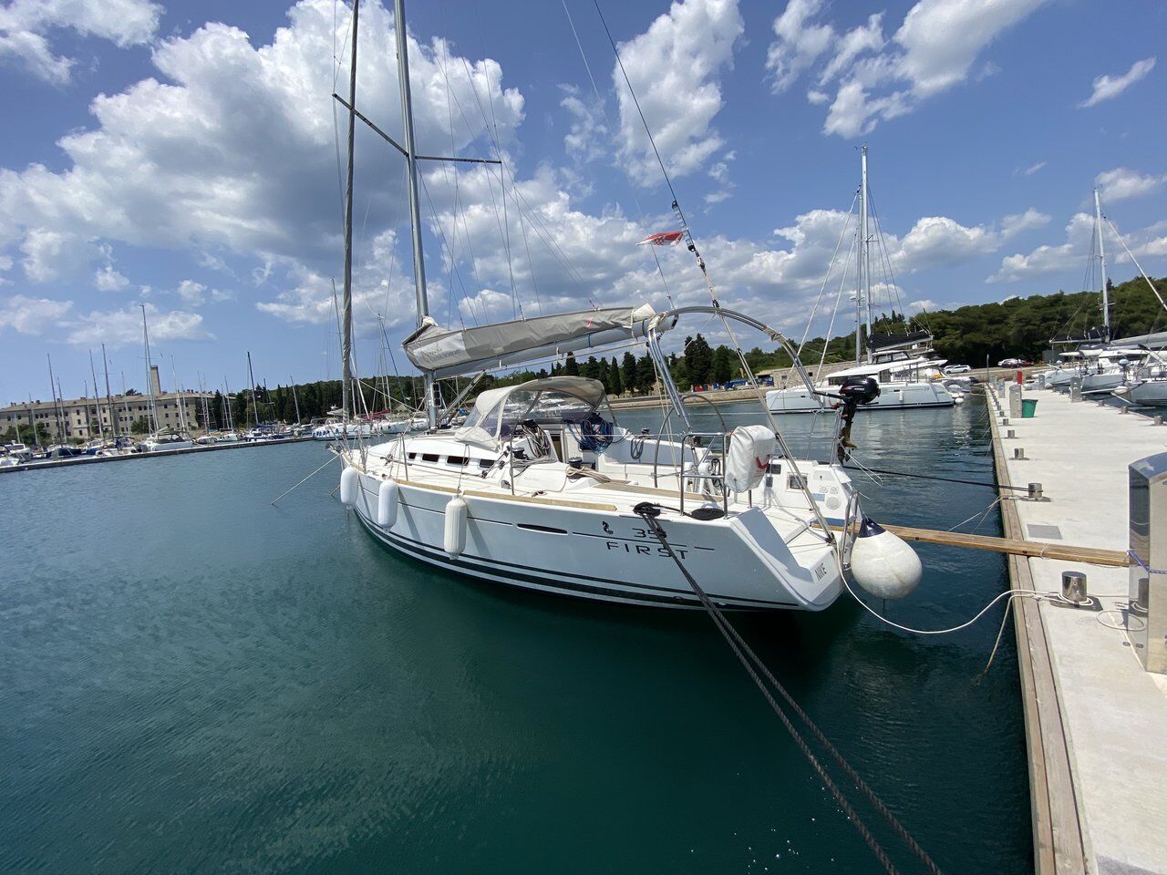 First 35 – Sailing yacht