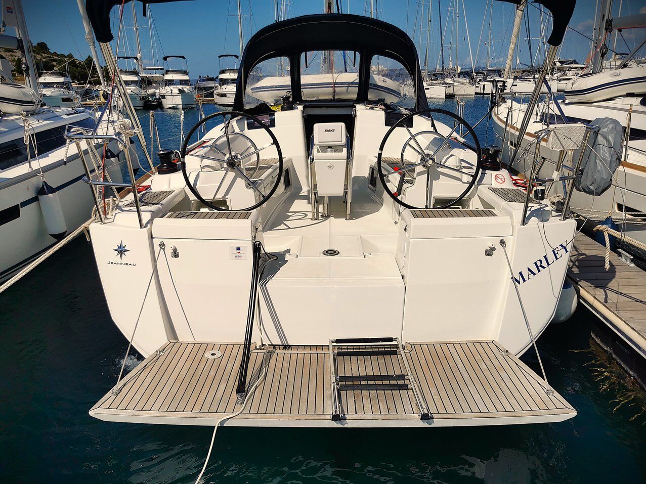 Sun Odyssey 419 – 3 cab. – Sailing yacht