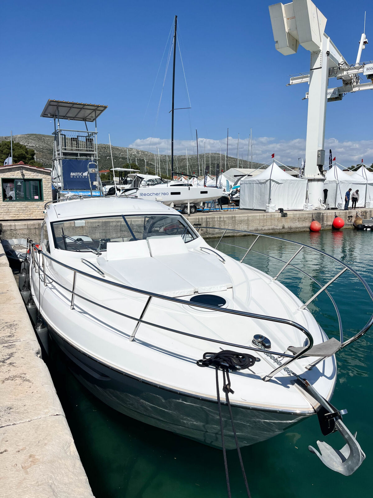 Sessa C38 – Motor yacht