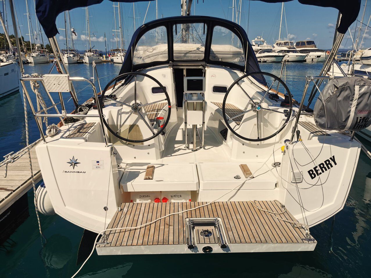 Sun Odyssey 349 – 3 cab. – Sailing yacht