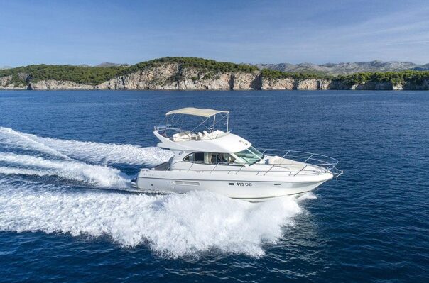 Prestige 36 – Motor yacht