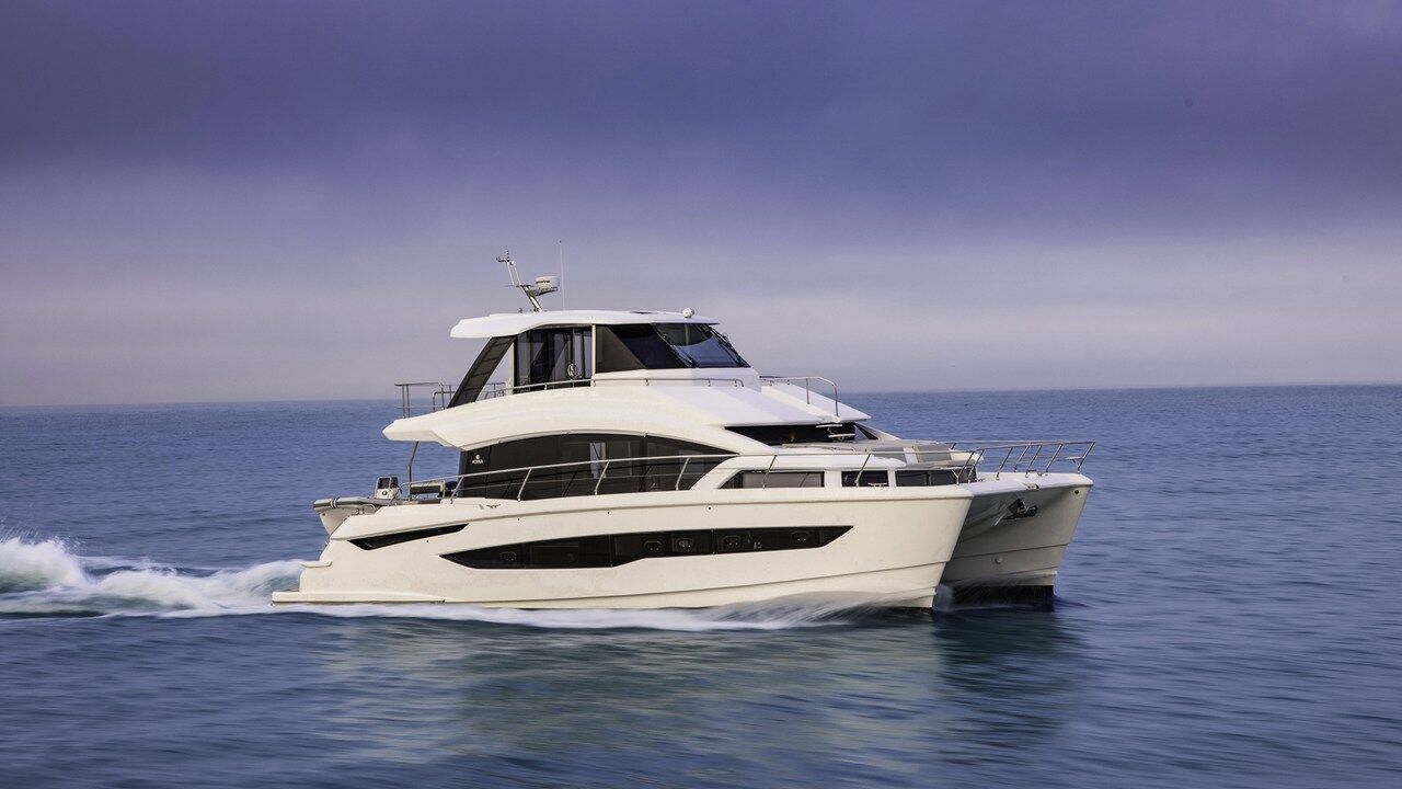 Aquila 54 – 4 + 2 cab. – Power catamaran