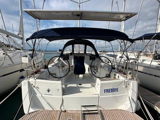Sun Odyssey 389 – Sailing yacht