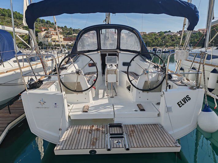 Sun Odyssey 349 – 3 cab. – Sailing yacht