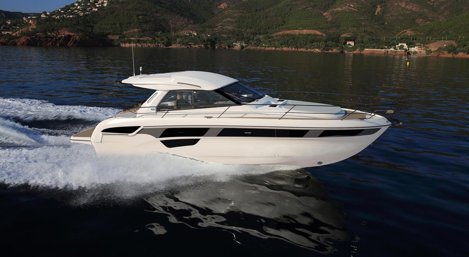 Bavaria S45 HT – Motor yacht