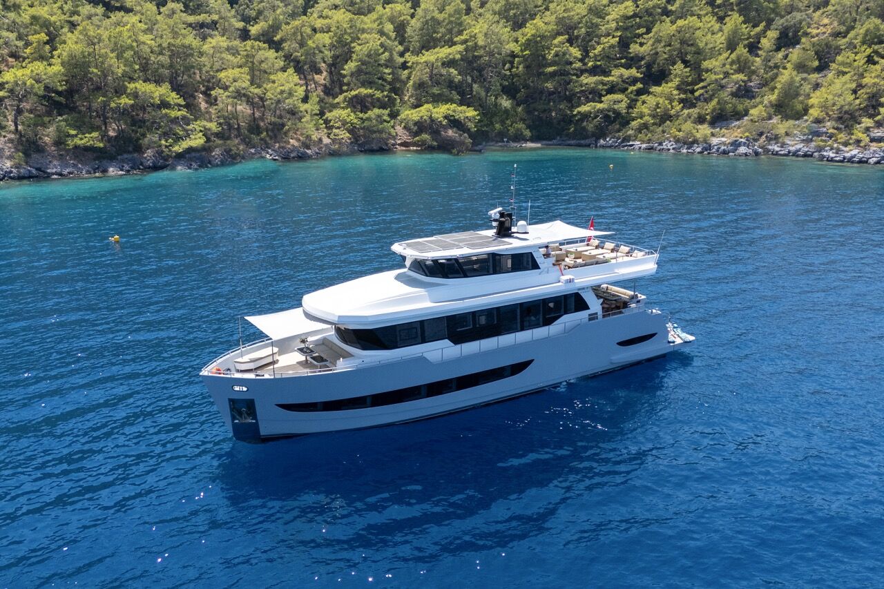 PLT 85 Trawler – Luxury motor yacht