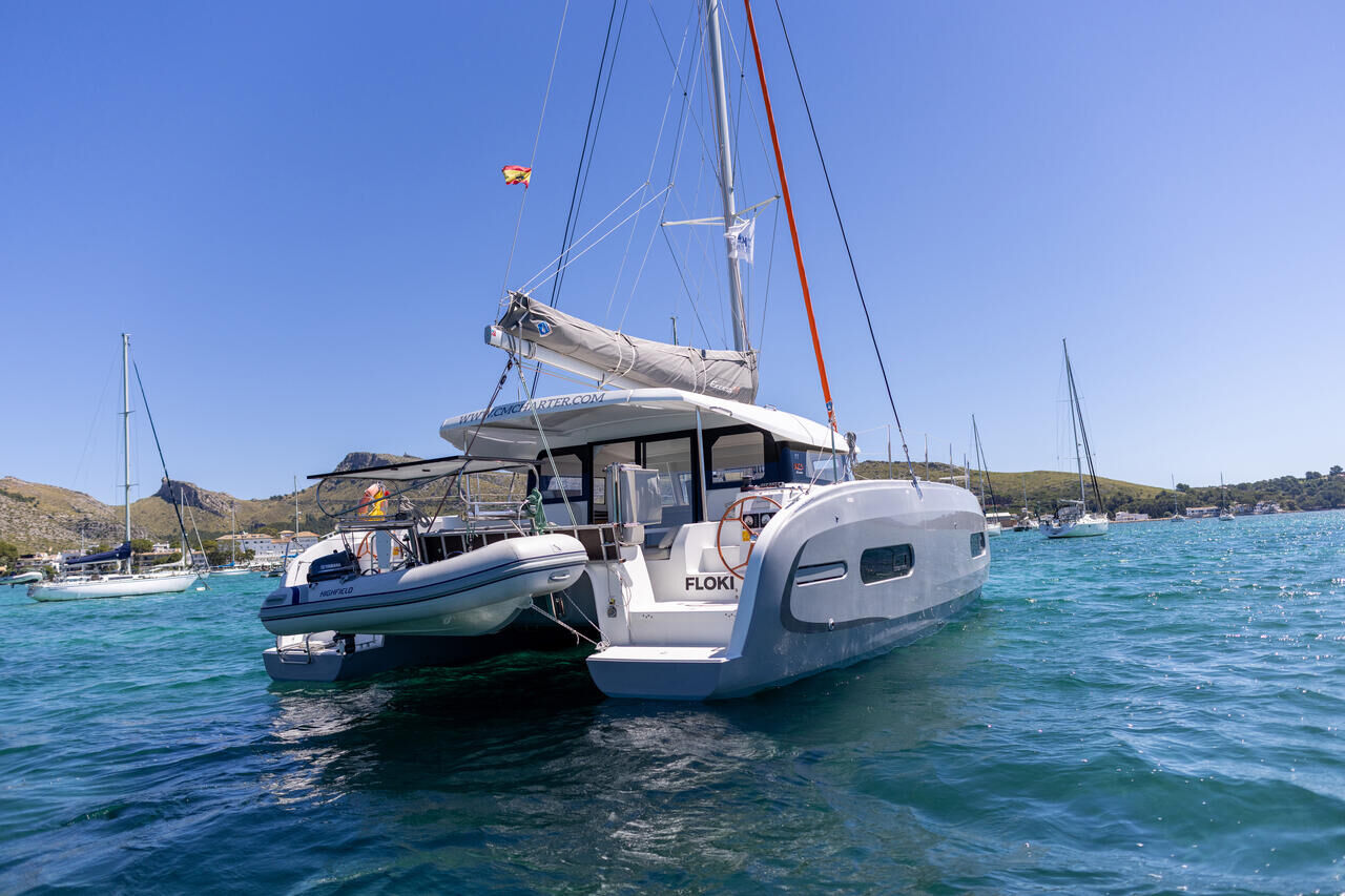 Excess 11 – 4 + 1 cab. – Catamaran
