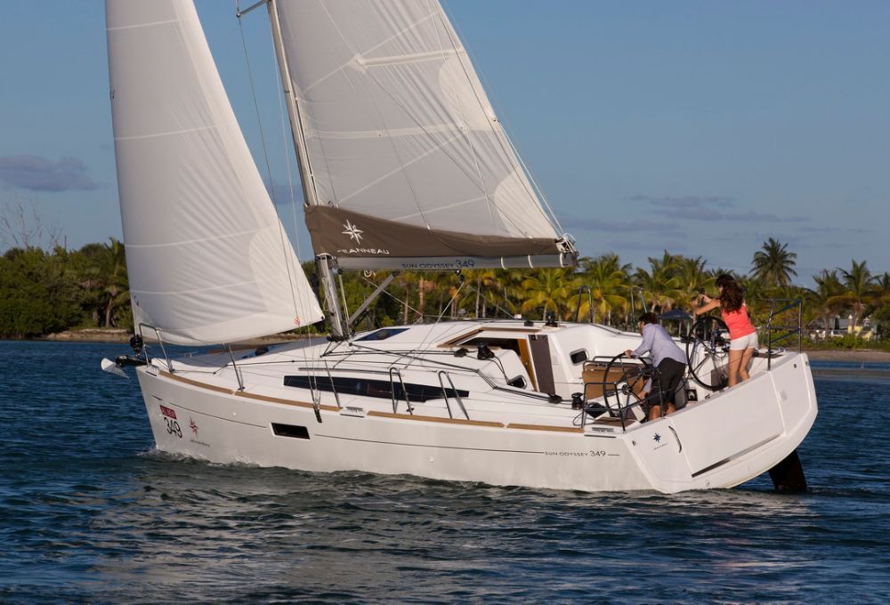 Sun Odyssey 349 – 3 cab. – Sailing yacht